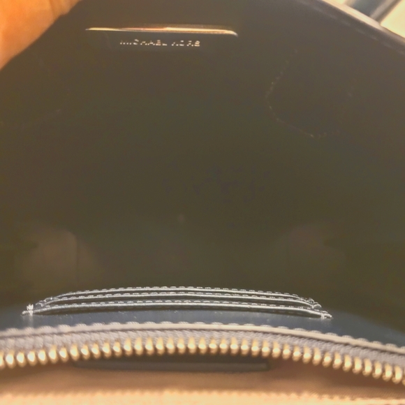 Michael Kors Small Leather crossbody bag - Picture 6 of 8